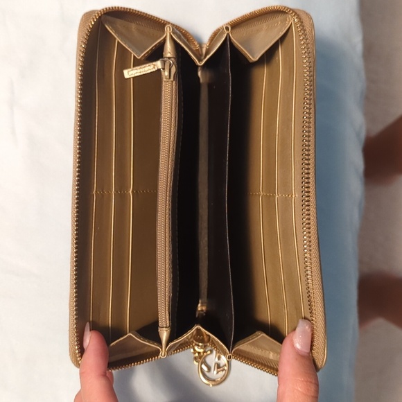 Gucci Wallet - Picture 2 of 3